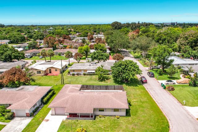 2402 Newport Drive, Fort Pierce, FL 34982