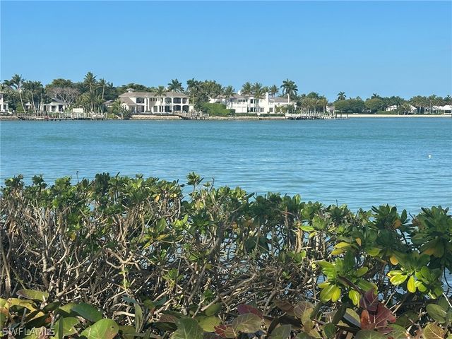 4621 Bayshore DR Q6, Naples, FL 34112