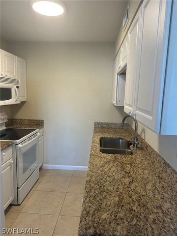 4621 Bayshore DR Q6, Naples, FL 34112