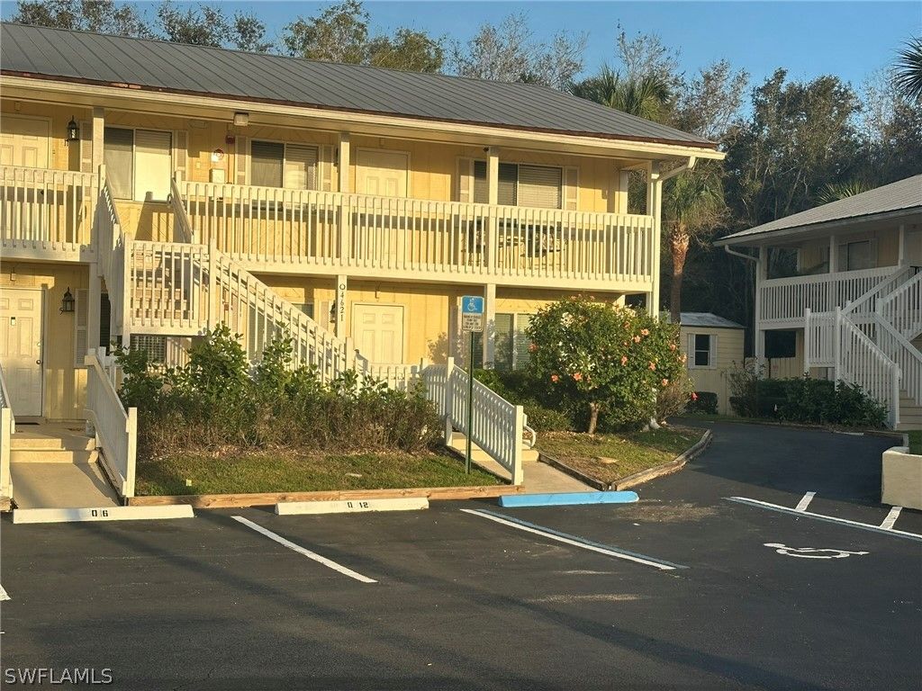 4621 Bayshore DR Q6, Naples, FL 34112