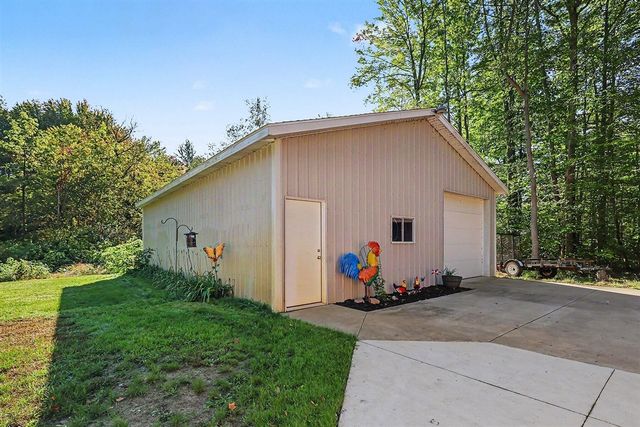 4880 S Carr Road, Fruitport, MI 49415