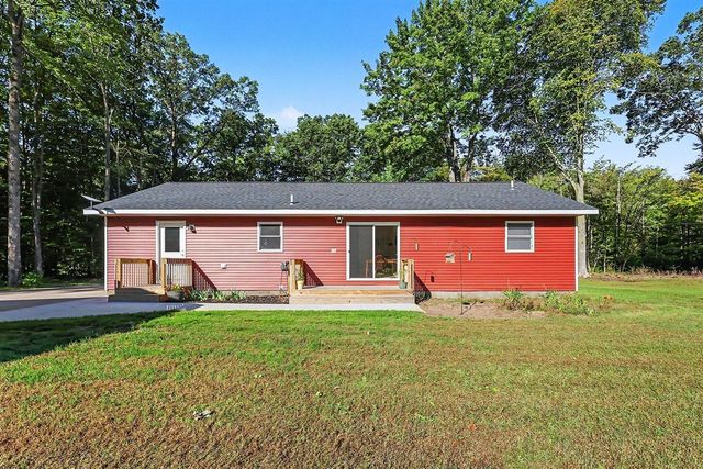 4880 S Carr Road, Fruitport, MI 49415