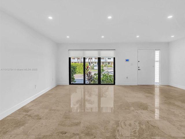 3776 NE 166th St 108, North Miami Beach, FL 33160