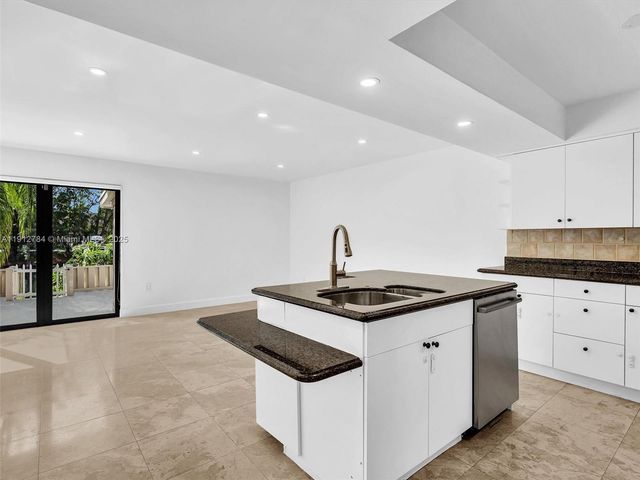 3776 NE 166th St 108, North Miami Beach, FL 33160