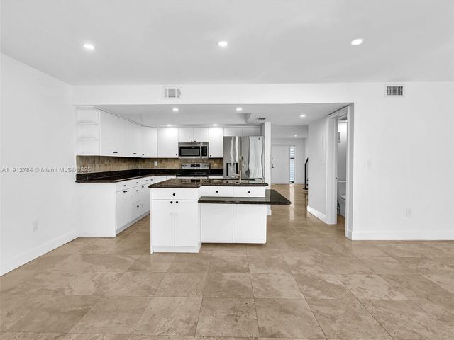 3776 NE 166th St 108, North Miami Beach, FL 33160