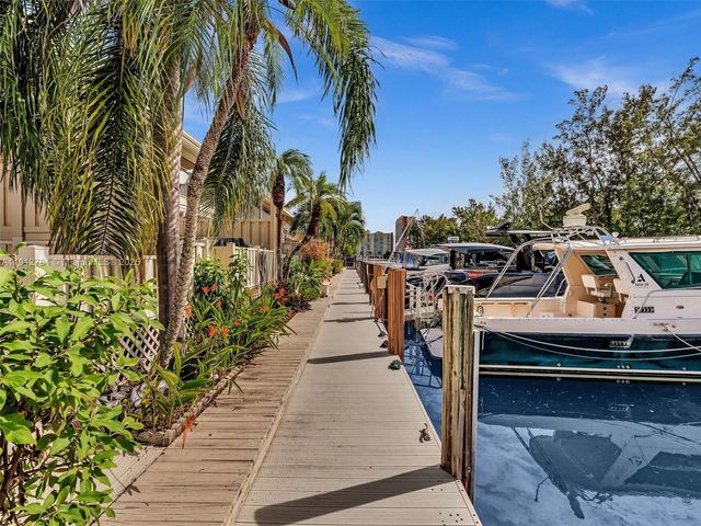 3776 NE 166th St 108, North Miami Beach, FL 33160