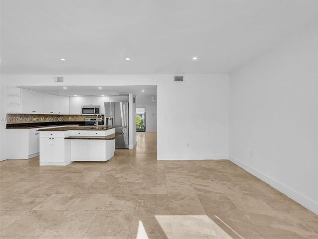 3776 NE 166th St 108, North Miami Beach, FL 33160