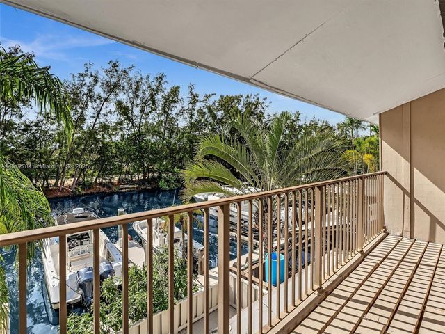 3776 NE 166th St 108, North Miami Beach, FL 33160