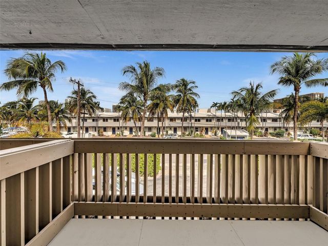 3776 NE 166th St 108, North Miami Beach, FL 33160