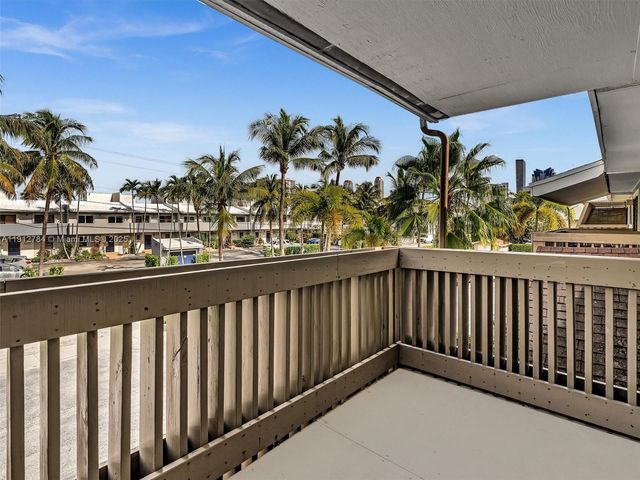 3776 NE 166th St 108, North Miami Beach, FL 33160