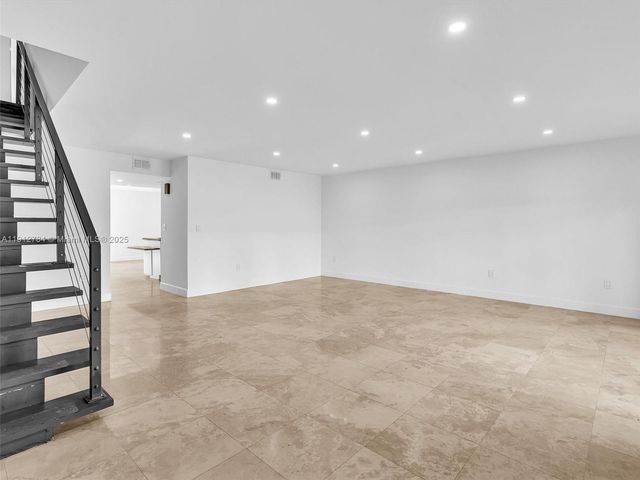 3776 NE 166th St 108, North Miami Beach, FL 33160