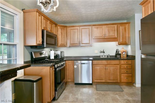 94 Camrose Drive, Niles, OH 44446