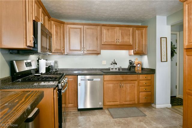 94 Camrose Drive, Niles, OH 44446