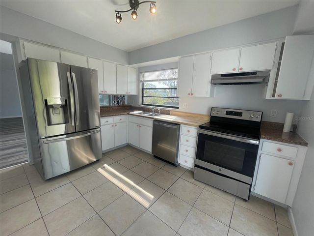 5112 BONNEDALE COURT, Tampa, FL 33624