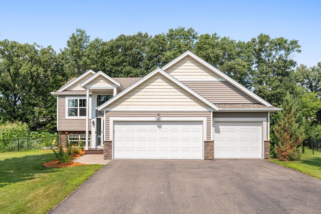 1617 129th Avenue NE, Blaine, MN 55449