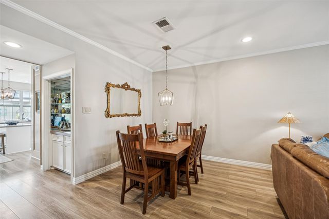1223 Fountain View Drive 124, Houston, TX 77057