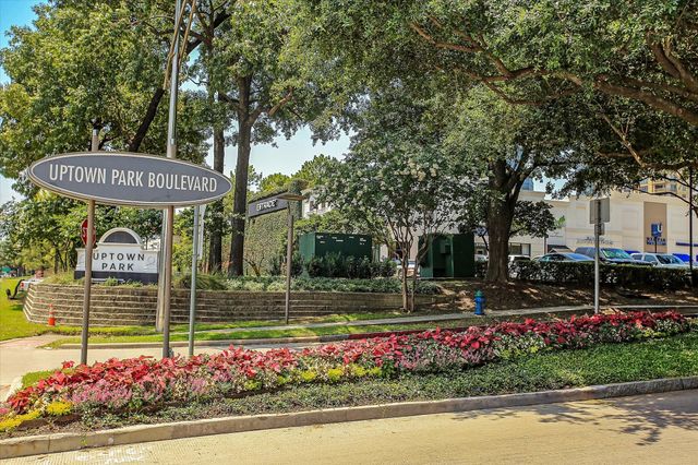 1223 Fountain View Drive 124, Houston, TX 77057