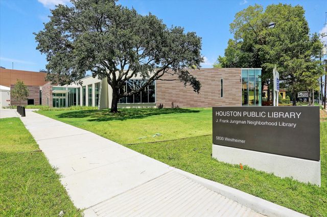 1223 Fountain View Drive 124, Houston, TX 77057