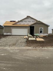 1562 N Emerald Valley Dr, Mulvane, KS 67110