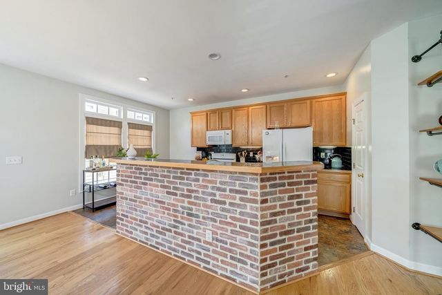 921 HARRISON CIR, Alexandria, VA 22304