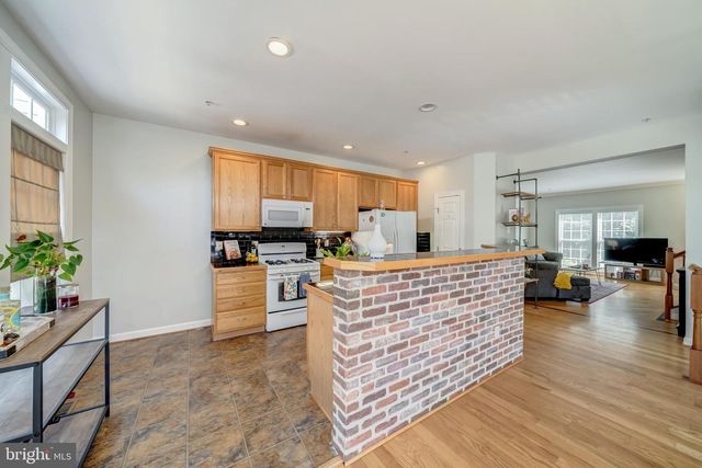 921 HARRISON CIR, Alexandria, VA 22304