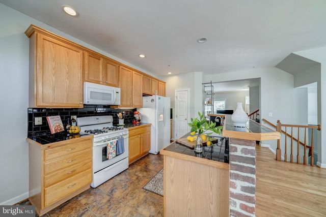 921 HARRISON CIR, Alexandria, VA 22304