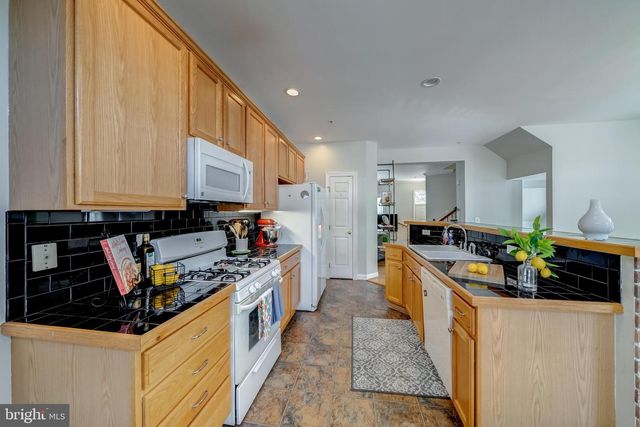 921 HARRISON CIR, Alexandria, VA 22304