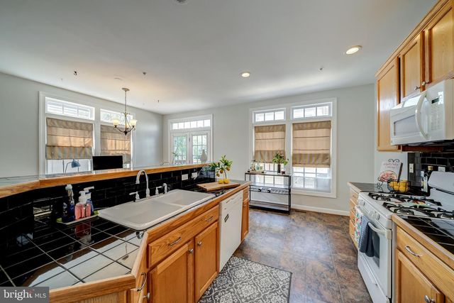 921 HARRISON CIR, Alexandria, VA 22304