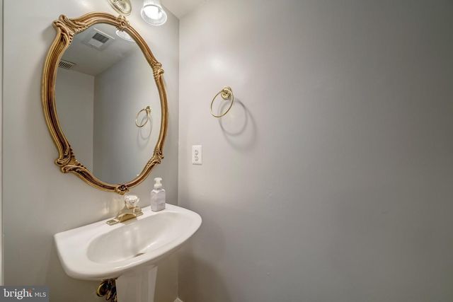 921 HARRISON CIR, Alexandria, VA 22304