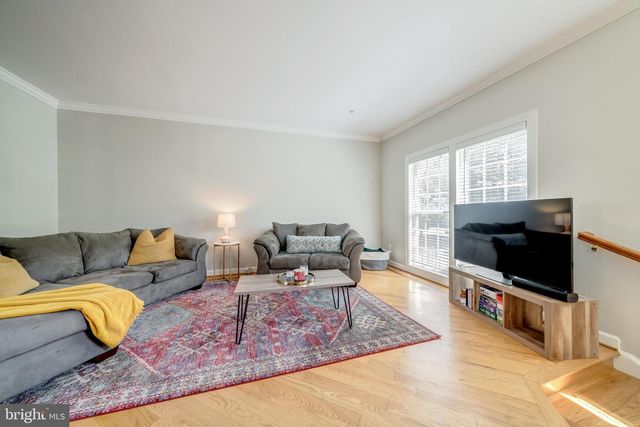 921 HARRISON CIR, Alexandria, VA 22304