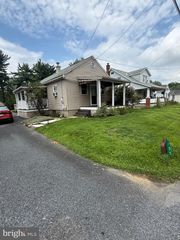 755 TURNPIKE RD, Elizabethtown, PA 17022
