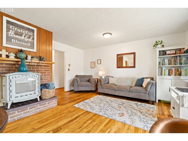 2867 Ne AZALEA St, Hillsboro, OR 97124