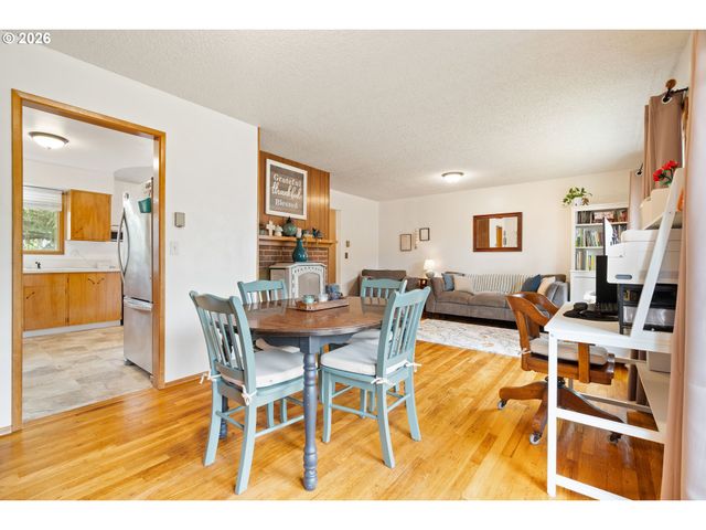 2867 Ne AZALEA St, Hillsboro, OR 97124