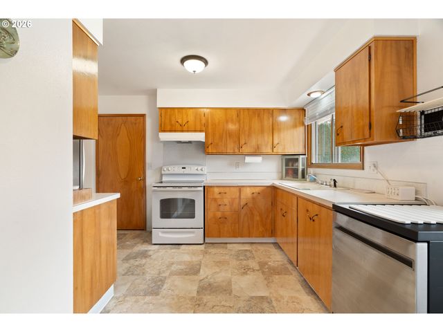 2867 Ne AZALEA St, Hillsboro, OR 97124