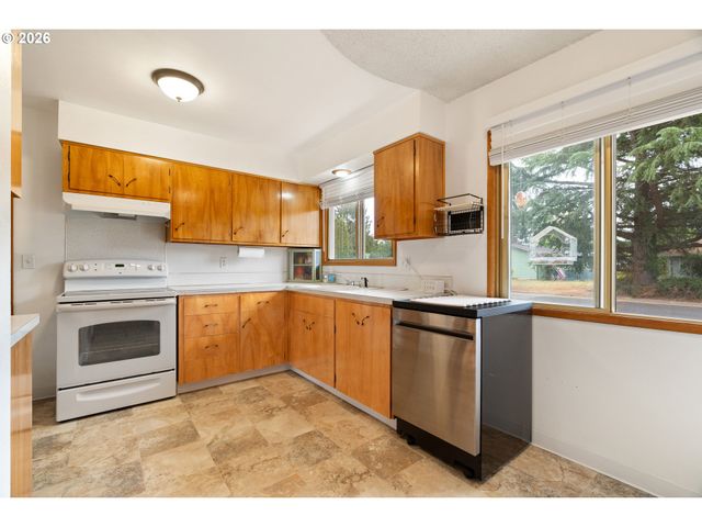 2867 Ne AZALEA St, Hillsboro, OR 97124