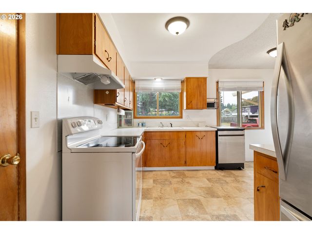 2867 Ne AZALEA St, Hillsboro, OR 97124