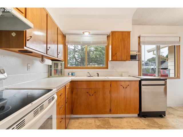 2867 Ne AZALEA St, Hillsboro, OR 97124