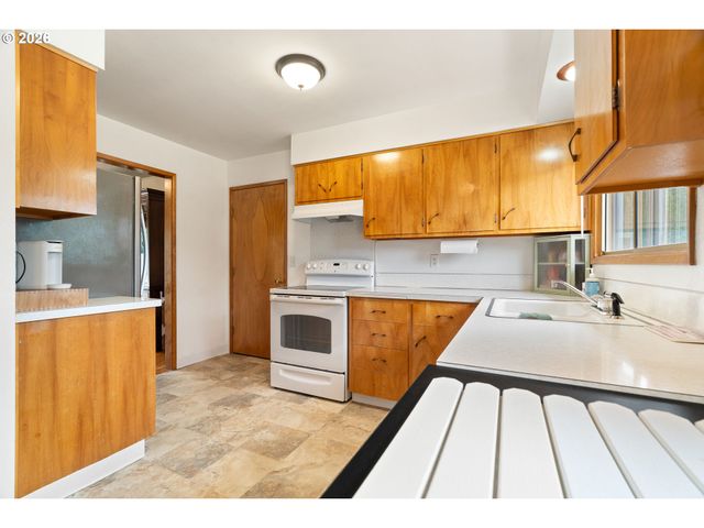 2867 Ne AZALEA St, Hillsboro, OR 97124