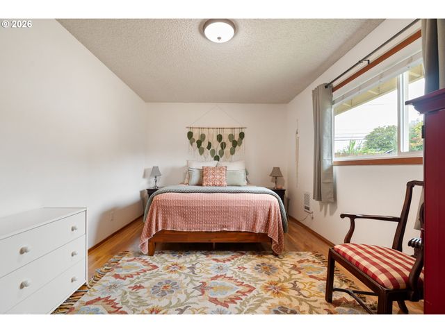 2867 Ne AZALEA St, Hillsboro, OR 97124
