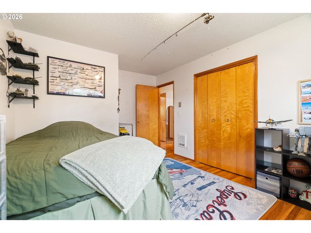 2867 Ne AZALEA St, Hillsboro, OR 97124