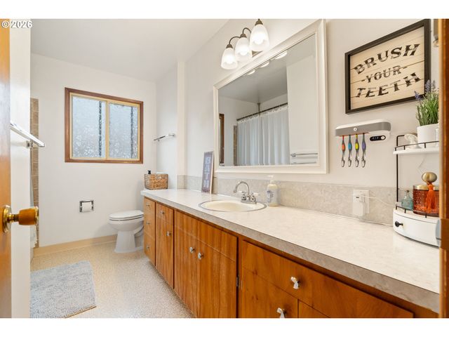 2867 Ne AZALEA St, Hillsboro, OR 97124
