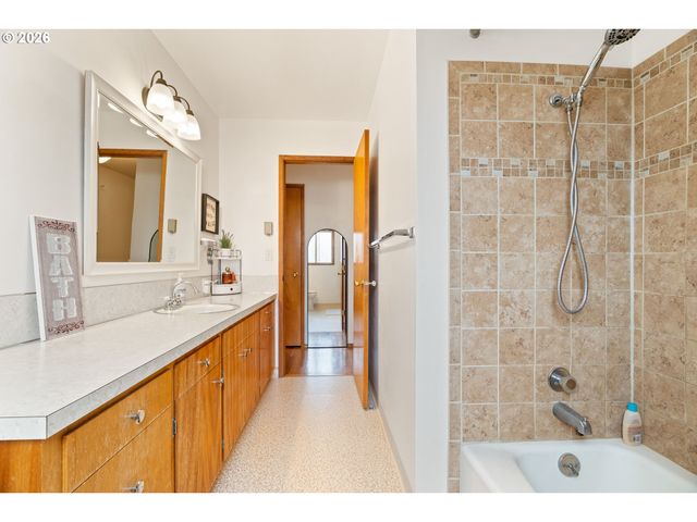 2867 Ne AZALEA St, Hillsboro, OR 97124