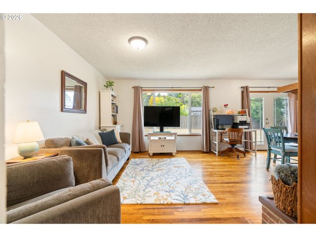 2867 Ne AZALEA St, Hillsboro, OR 97124