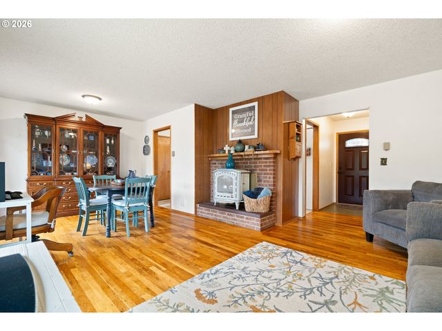 2867 Ne AZALEA St, Hillsboro, OR 97124