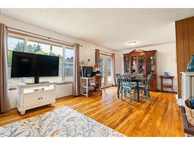 2867 Ne AZALEA St, Hillsboro, OR 97124