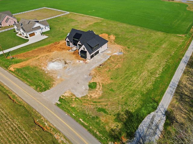 293 Aplin Branch Rd, Cottontown, TN 37048