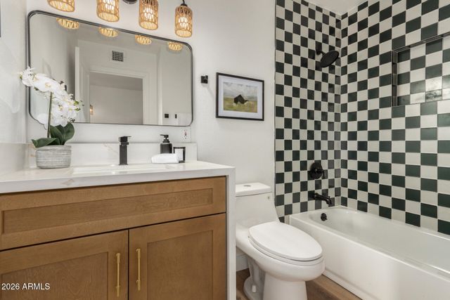 516 E GREENWAY Drive, Tempe, AZ 85282