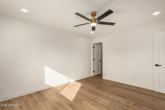 516 E GREENWAY Drive, Tempe, AZ 85282