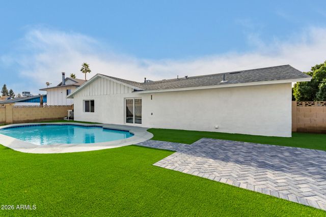 516 E GREENWAY Drive, Tempe, AZ 85282