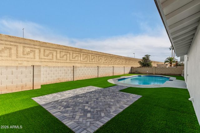 516 E GREENWAY Drive, Tempe, AZ 85282